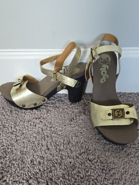 Flogg gold metallic chunky heel shoes-6.5